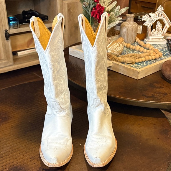 CAVENDER’S LEATHER WHITE WITH TONAL EMBROIDERY SNIP TOE COWBOY BOOTS Size 9 - Picture 4 of 10